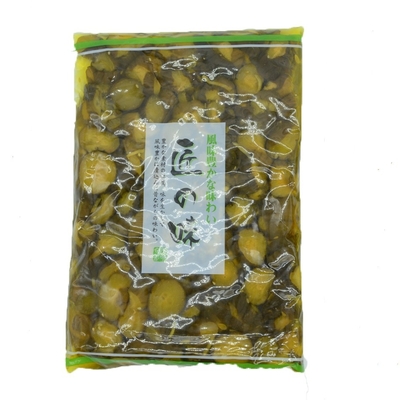 1000g a coupé en tranches les cornichons marinés a mariné les tranches douces de concombre