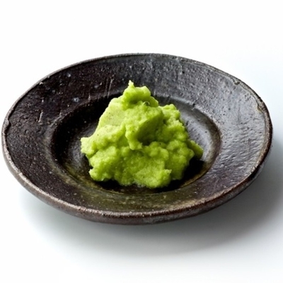 Le wasabi japonais de raifort saupoudre des épices assaisonnant le goût épicé de wasabi