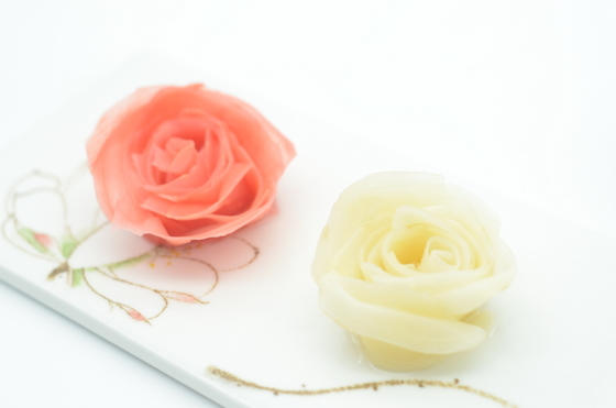 Le Japonais découpé en tranches 1kg a mariné des sushi Ginger Pink et blanc